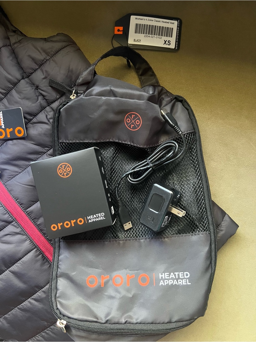 Ororo Heated Vest - Black with red Zip Accent